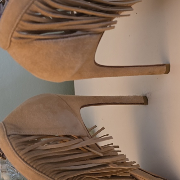 Stuart Weitzman Fringe Tan Sandals - Picture 4 of 7
